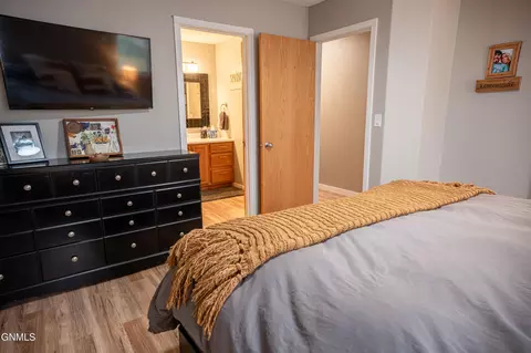 Bedroom - 914 N 35th St, Bismarck, ND 58501 photo 4 of 10