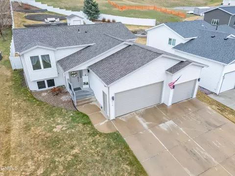 View/Area - 914 N 35th St, Bismarck, ND 58501 photo 6 of 6