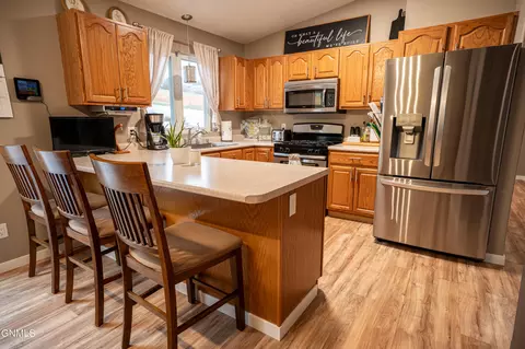 Kitchen - 914 N 35th St, Bismarck, ND 58501 photo 3 of 6