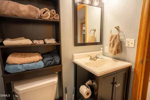Bath - 914 N 35th St, Bismarck, ND 58501 photo 4 of 4