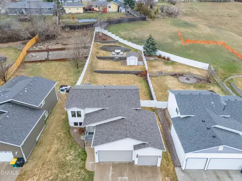 View/Area - 914 N 35th St, Bismarck, ND 58501 photo 2 of 6
