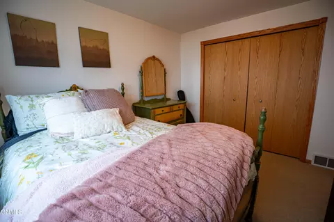 Bedroom - 914 N 35th St, Bismarck, ND 58501 photo 9 of 10