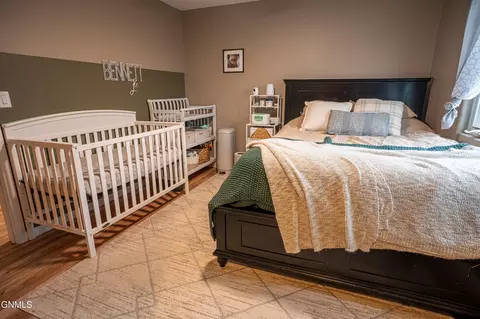 Bedroom - 914 N 35th St, Bismarck, ND 58501 photo 6 of 10