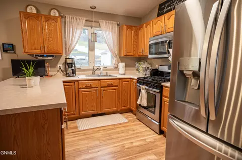 Kitchen - 914 N 35th St, Bismarck, ND 58501 photo 1 of 6