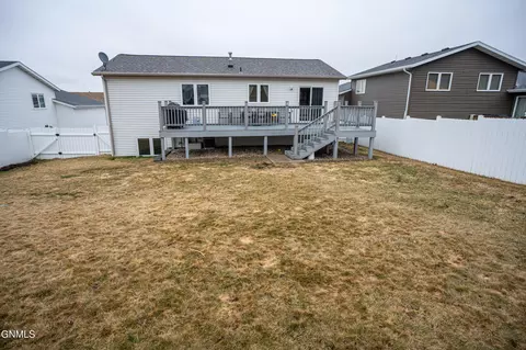 Exterior - 914 N 35th St, Bismarck, ND 58501 photo 5 of 8