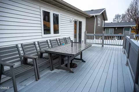 Exterior - 914 N 35th St, Bismarck, ND 58501 photo 3 of 8