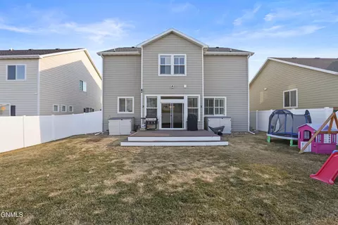 Exterior - 2202 25th St W, Williston, ND 58801 photo 2 of 3
