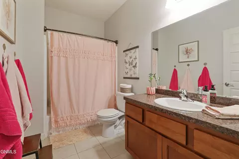 Bath - 2202 25th St W, Williston, ND 58801 photo 4 of 4
