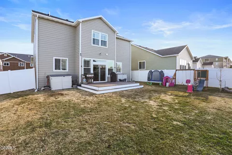 Exterior - 2202 25th St W, Williston, ND 58801 photo 3 of 3