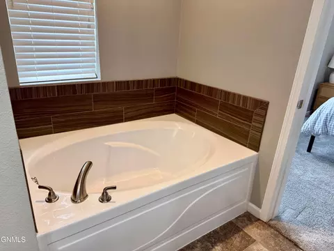 Bath - 3206 Kenner Loop, Bismarck, ND 58504 photo 6 of 9