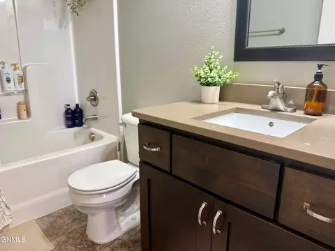 Bath - 3206 Kenner Loop, Bismarck, ND 58504 photo 3 of 9