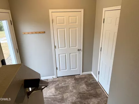 Entry Way - 3206 Kenner Loop, Bismarck, ND 58504 photo 4 of 4