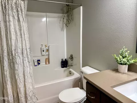 Bath - 3206 Kenner Loop, Bismarck, ND 58504 photo 4 of 9