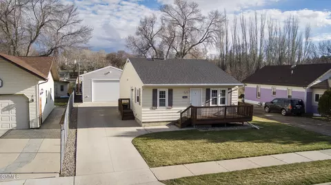 908 Lincoln Ave, Bismarck, ND 58504