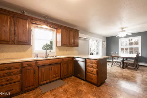 4904 Highland Rd NW, Mandan, ND 58554 photo 17
