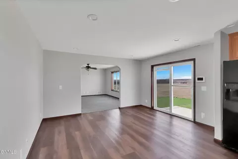 Living - 5463 Mathew Ave, Williston, ND 58801 photo 3 of 3