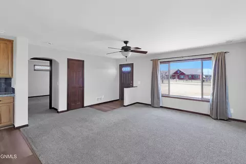 Living - 5463 Mathew Ave, Williston, ND 58801 photo 2 of 3