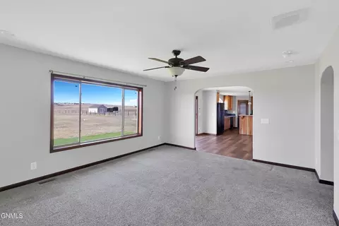 Living - 5463 Mathew Ave, Williston, ND 58801 photo 1 of 3