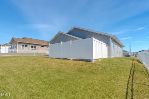 Exterior - 4106 Lorrain Pl, Bismarck, ND 58503 photo 8 of 10