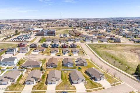 View/Area - 4106 Lorrain Pl, Bismarck, ND 58503 photo 5 of 8