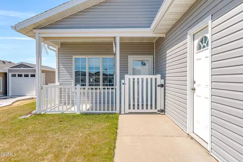 Exterior - 4106 Lorrain Pl, Bismarck, ND 58503 photo 2 of 10