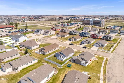 View/Area - 4106 Lorrain Pl, Bismarck, ND 58503 photo 6 of 8