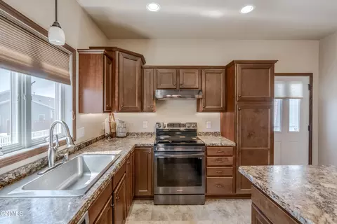 Kitchen - 4106 Lorrain Pl, Bismarck, ND 58503 photo 8 of 9