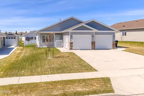 4106 Lorrain Pl, Bismarck, ND 58503