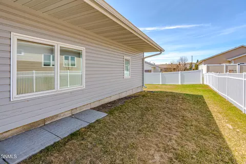 Exterior - 4106 Lorrain Pl, Bismarck, ND 58503 photo 4 of 10
