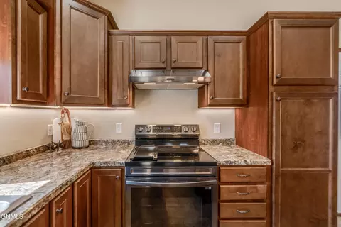 Kitchen - 4106 Lorrain Pl, Bismarck, ND 58503 photo 9 of 9