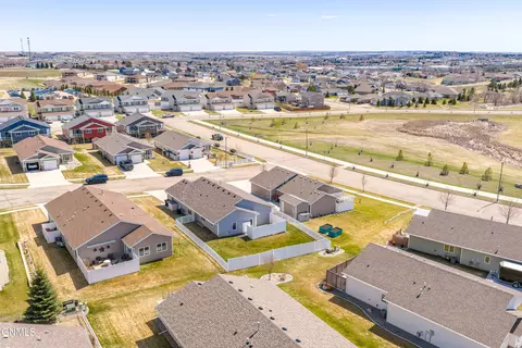View/Area - 4106 Lorrain Pl, Bismarck, ND 58503 photo 7 of 8