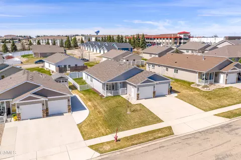 View/Area - 4106 Lorrain Pl, Bismarck, ND 58503 photo 3 of 8