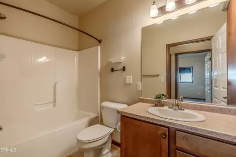 Bath - 4106 Lorrain Pl, Bismarck, ND 58503 photo 5 of 8