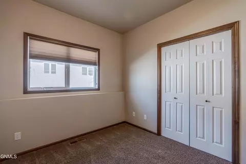 Bedroom - 4106 Lorrain Pl, Bismarck, ND 58503 photo 8 of 11