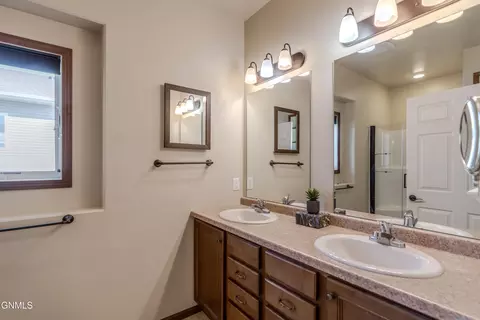 Bath - 4106 Lorrain Pl, Bismarck, ND 58503 photo 1 of 8