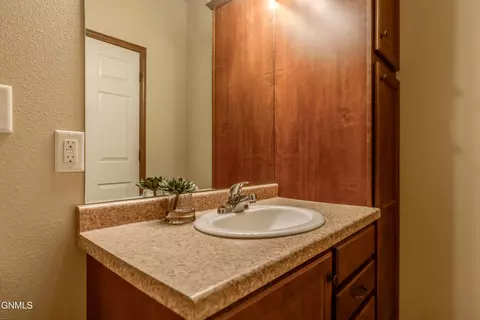 Bath - 4106 Lorrain Pl, Bismarck, ND 58503 photo 8 of 8