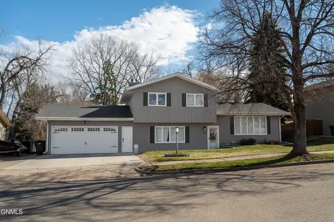 300 Telstar Dr, Bismarck, ND 58503