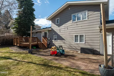 Exterior - 300 Telstar Dr, Bismarck, ND 58503 photo 2 of 4