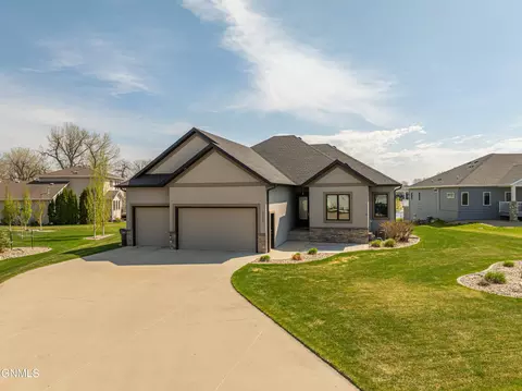 3904 Waterfront Pl SE, Mandan, ND 58554