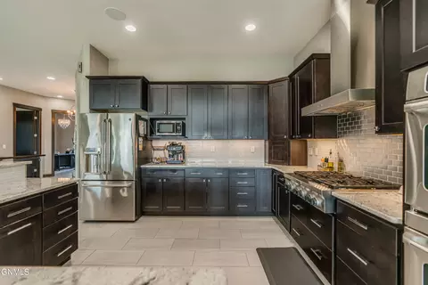 Kitchen - 3904 Waterfront Pl SE, Mandan, ND 58554 photo 6 of 8