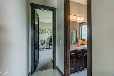 Entry Way - 3904 Waterfront Pl SE, Mandan, ND 58554 photo 4 of 6