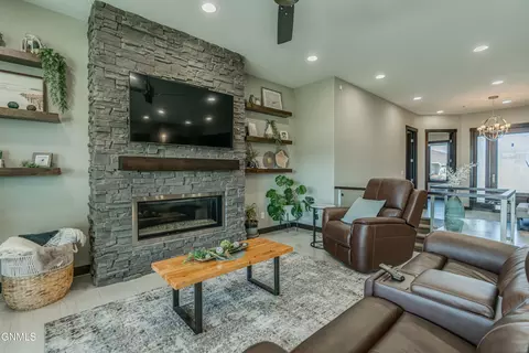Living - 3904 Waterfront Pl SE, Mandan, ND 58554 photo 3 of 4