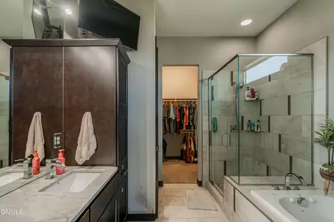 Bath - 3904 Waterfront Pl SE, Mandan, ND 58554 photo 1 of 6