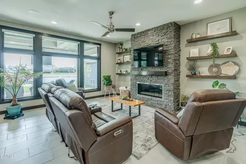 Living - 3904 Waterfront Pl SE, Mandan, ND 58554 photo 1 of 4