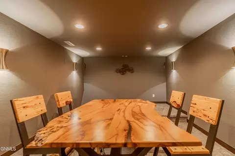 Dining - 3904 Waterfront Pl SE, Mandan, ND 58554 photo 3 of 4
