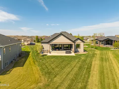 Exterior - 3904 Waterfront Pl SE, Mandan, ND 58554 photo 2 of 6