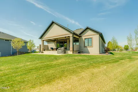 Exterior - 3904 Waterfront Pl SE, Mandan, ND 58554 photo 6 of 6