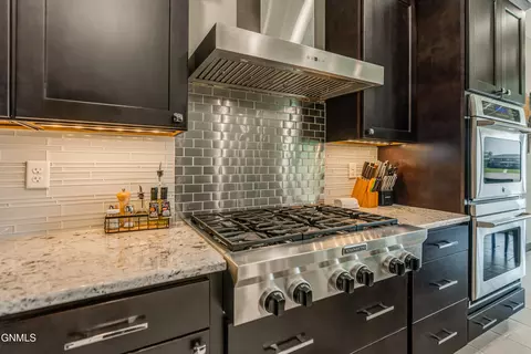 Kitchen - 3904 Waterfront Pl SE, Mandan, ND 58554 photo 5 of 8