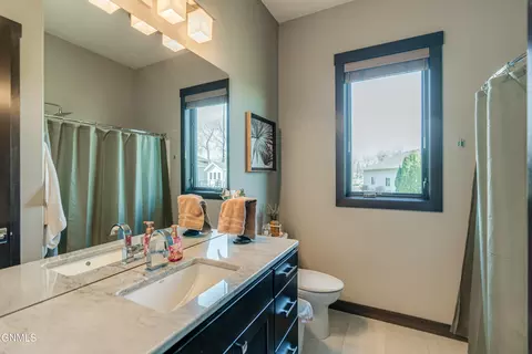Bath - 3904 Waterfront Pl SE, Mandan, ND 58554 photo 4 of 6