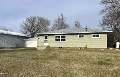 408 Sayler St, Underwood, ND 58576